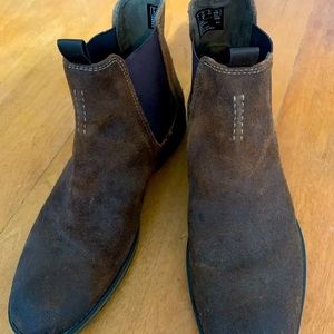 Clarkes EUC Chocolate Brown Suede Chelsea Boots Size 10 - 2016 - Browns Canada
